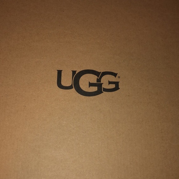 Uggs - Picture 2 of 4